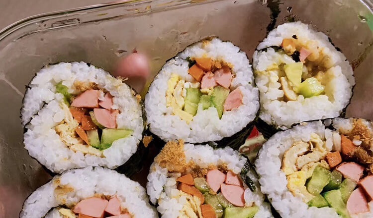 寿司外面的是紫菜还是海苔——服务周到 想你所想